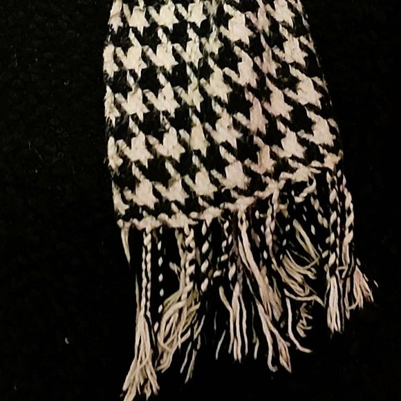 Vintage houndstooth patterned scarf / Foulard avec Motifs " Pied-de-poule " - Picture 2 of 15